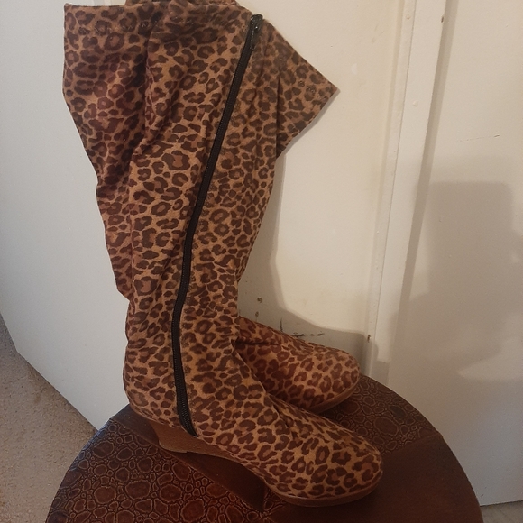 Fioni wedge boots. - Picture 2 of 5